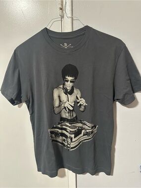 BNA78 Bow & Arrow Men's Charcoal Graphic T‑Shirt with DJ Bruce Lee Sz. S